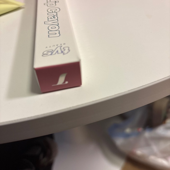 mauve hyaluronic lip liner - Picture 3 of 3